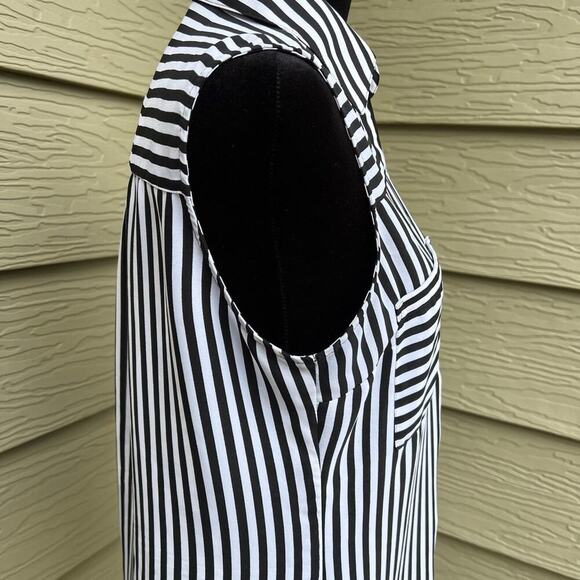 EXPRESS STRIPE SLEEVELESS BLOUSE, pockets, button down. women's size XS - Picture 3 of 5
